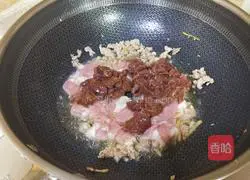 Illustration of how to make pork offal soup and rice noodles 11