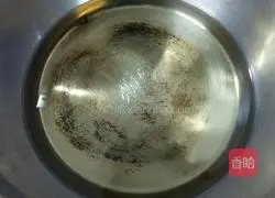 Illustration of how to make shepherd's purse and shrimp spring rolls (mustard flavor) 9