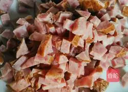 Illustration of how to make red sausage baked rice 2