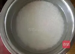 Illustration of how to make braised chicken and mushroom rice 1