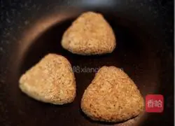 Illustration of how to make pan-fried rice balls 3