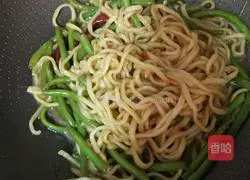 Illustration of how to make braised beans and noodles 11