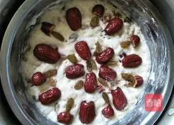 Illustration of making red date and raisin hair cake 12