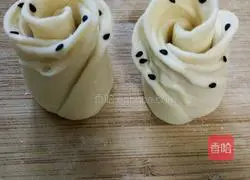Illustration of how to make rose rolls 5