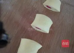 Illustration of how to make pumpkin flower rolls 6