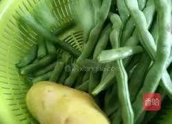 Illustration of how to make braised beans and noodles 2