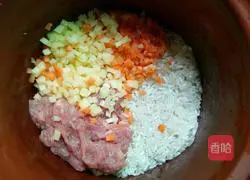 Illustration of how to make carrot, potato and beef rice 4