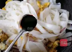 Illustration of how to make fried rice noodles with eggs 10
