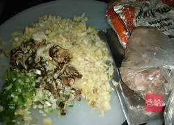 Illustration of how to make mesh spring rolls 1