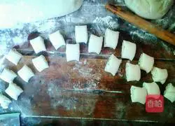 Illustration of how to make flower roll 5