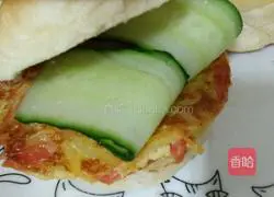 Illustration of how to make hash brown burger 12