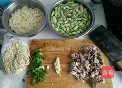 Illustration of how to make braised beans and noodles 1