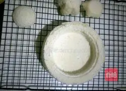 Illustration of how to make blue and white porcelain rice flour steamed cake 9