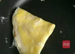 Illustration of how to wrap pancakes with eggs 7 