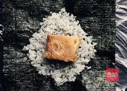 Illustration of how to make seaweed rice ball bento 7