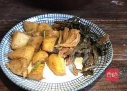 Illustration of how to make leftover clay pot rice 2