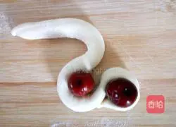 Illustration of how to make red date flower rolls 8