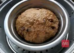 Illustration of how to make pumpkin, red dates and raisin cakes 5