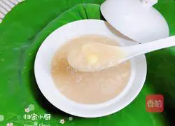Illustration of how to make fresh lotus leaf, lily and lotus seed porridge (clearing heat and relieving heat) 14
