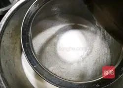 Illustration of how to make Lunjiao cake 7