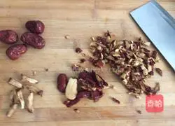 Illustration of how to make blood-tonifying jujube rolls 2