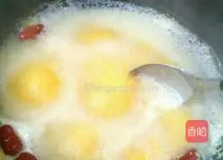 Illustration of how to make egg yolk millet porridge 6