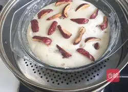 Illustration of how to make red date hair cake 6