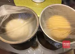 Illustration of how to make two-color flower rolls 8