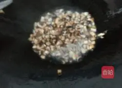 Illustration of how to make carrot and corn braised rice 4