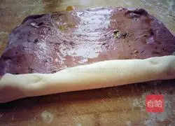 Illustration of how to make colorful flower rolls 10