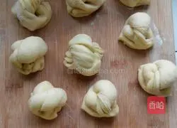 Cornmeal Roll Recipe Illustration 10