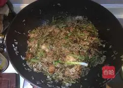 Illustration of how to make eggplant, beans, pork belly and braised rice 10