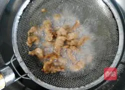 Illustration of making braised kidney bean noodles 4