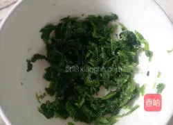 Illustration of how to make triangular vegetable and potato rice balls 3