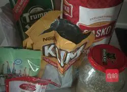 Chocolate Illustration of how to make walnut kernel hair cake 1