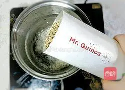 Baby complementary food quinoa egg yolk porridge recipe illustration 3