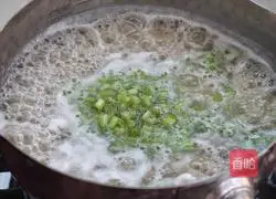 Illustration of how to make celery and lean meat porridge 8