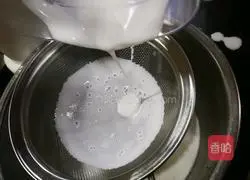 Illustration of how to make Lunjiao cake 5