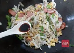 Illustration of how to make fried rice noodles 7