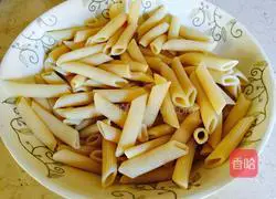 Illustration of how to make chicken breast, mushroom and red sauce Italian dill noodles 5