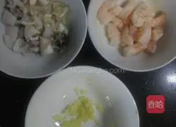 Illustration of how to make tomato seafood porridge 3