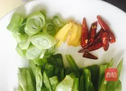 1 Recipe for braised noodles with shredded chicken and beans 3