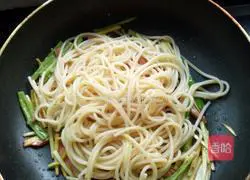 Illustration of how to make fried pasta 6