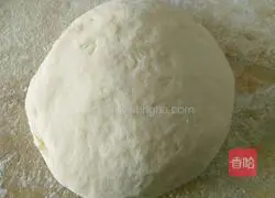 Fragrant Illustration of how to make scallion and ham rolls 5