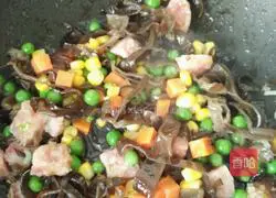 Illustration of how to make assorted braised noodles 3