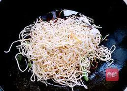 Illustration of Homemade Bean Braised Noodles 9