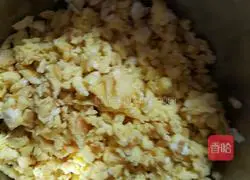 Illustration of how to make ice-skin leek, egg and scallop pot stickers 4