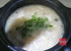 Illustration of how to make preserved egg and lean meat porridge 15