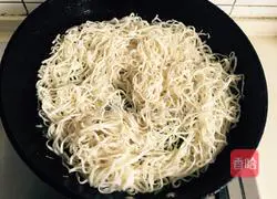 Illustration of home-style braised beans and noodles 16