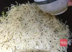 Illustration of traditional home-style braised noodles 10